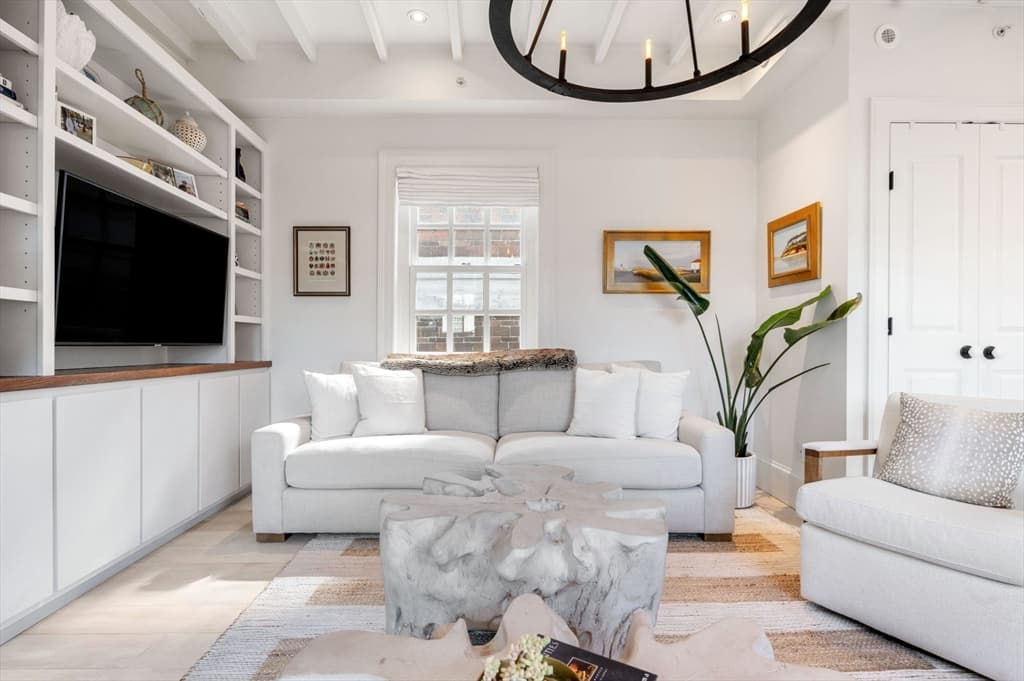 Condominium at 5 West Hill Place # D, Boston MA 02114, photo 4 of 16