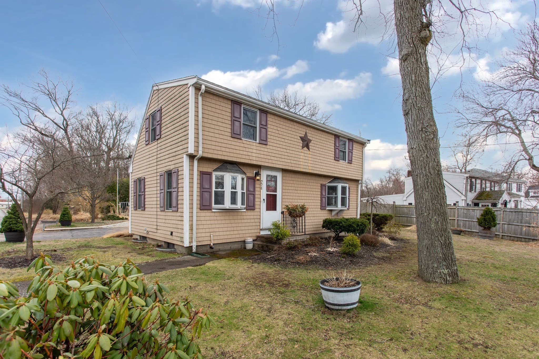 Single Family Residence at 774 Middle St, Weymouth MA 02188, photo 3 of 39