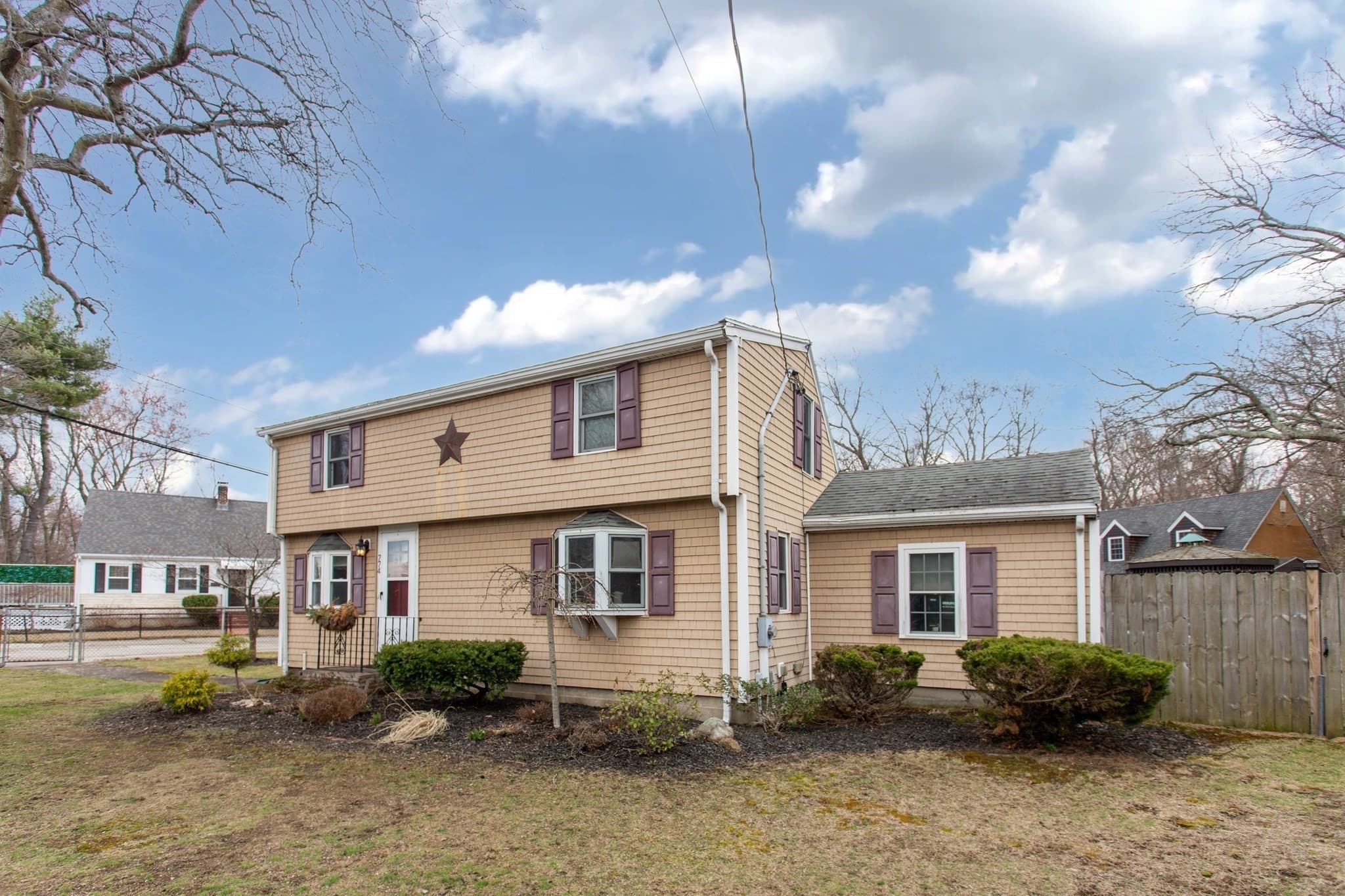 Single Family Residence at 774 Middle St, Weymouth MA 02188, photo 4 of 39