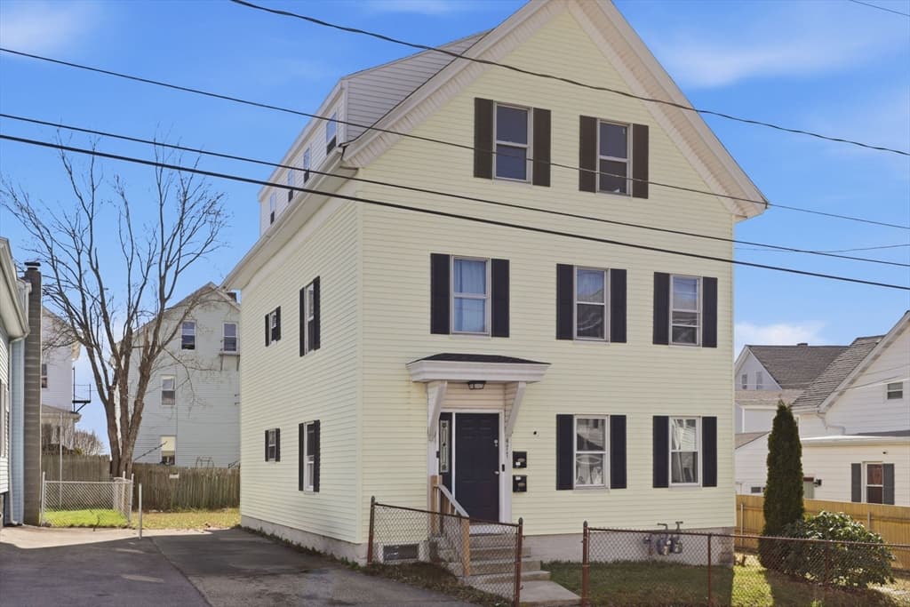 477 Palmer St, Fall River MA 02721