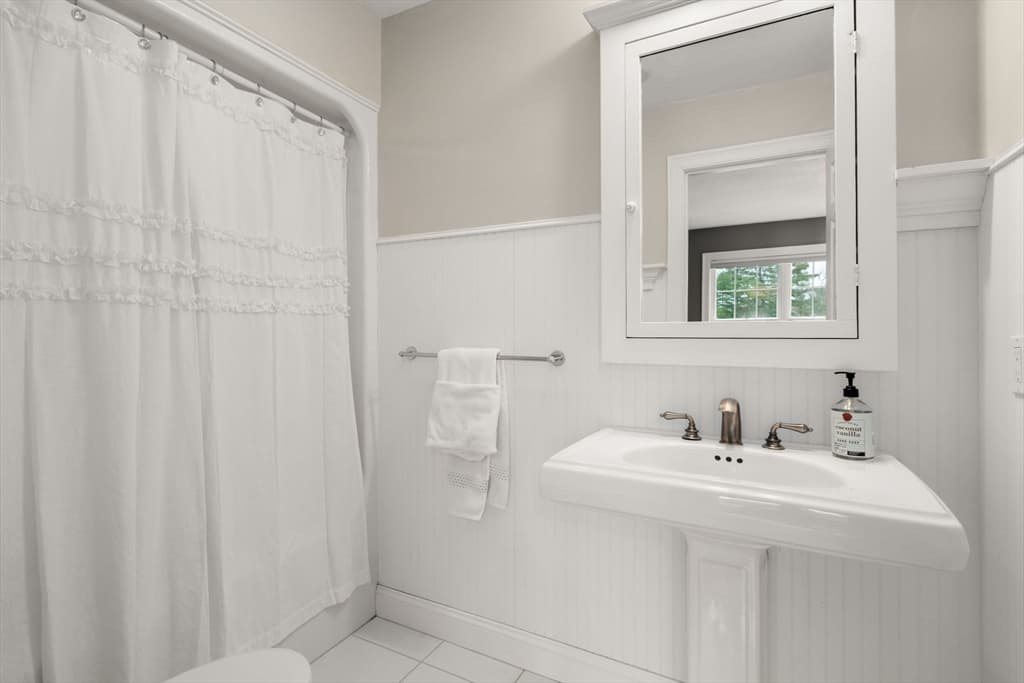 Single Family Residence at 7 Pettee's Pond Lane, Walpole MA 02081, Walpole, photo 24 of 40