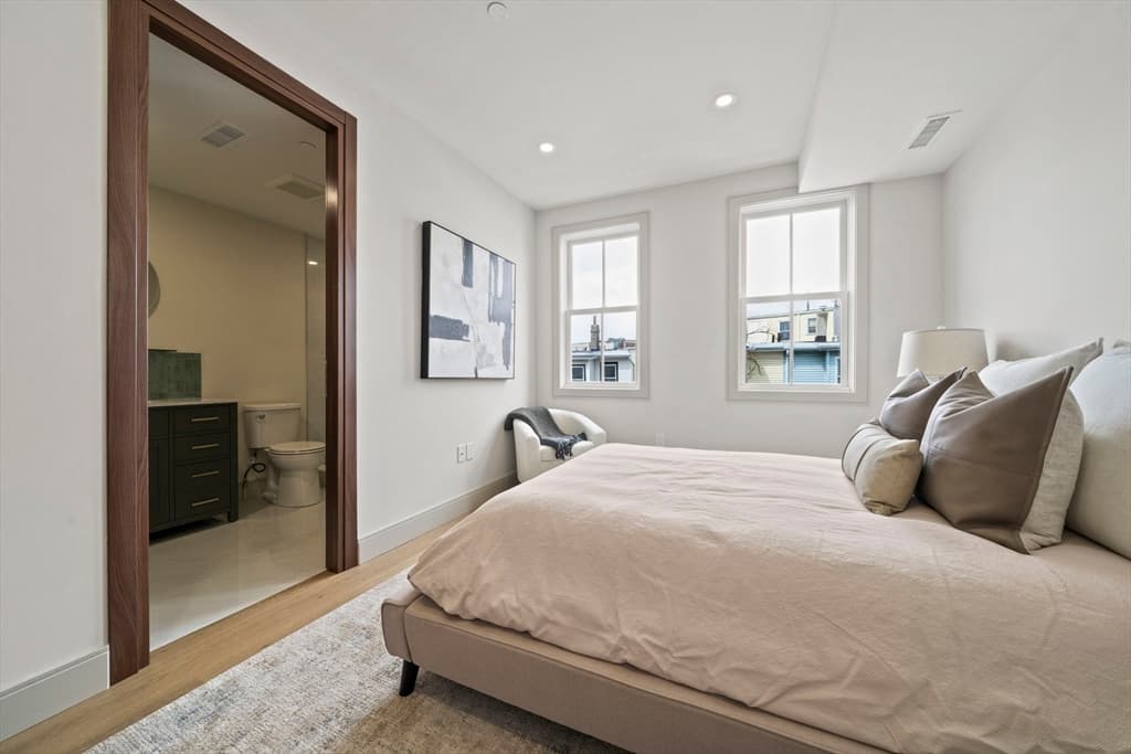 Condominium at 273 Havre # 1, Boston MA 02128, photo 7 of 13
