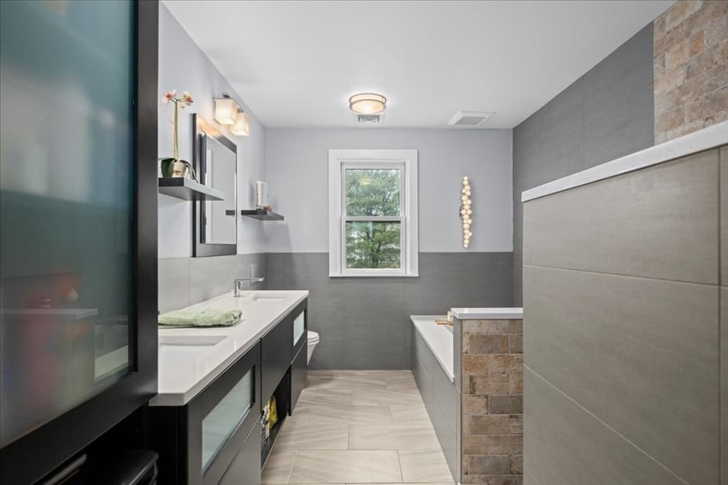 Single Family Residence at 14 Goddard Dr, Auburn MA 01501, Auburn, photo 17 of 41