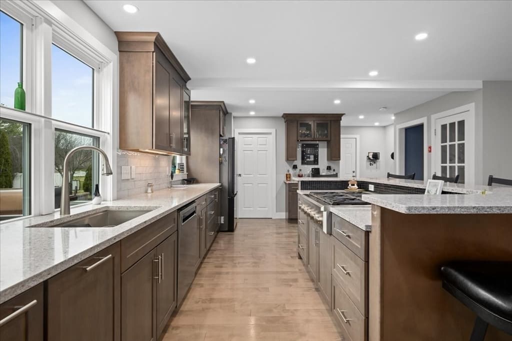 Single Family Residence at 14 Goddard Dr, Auburn MA 01501, Auburn, photo 5 of 41