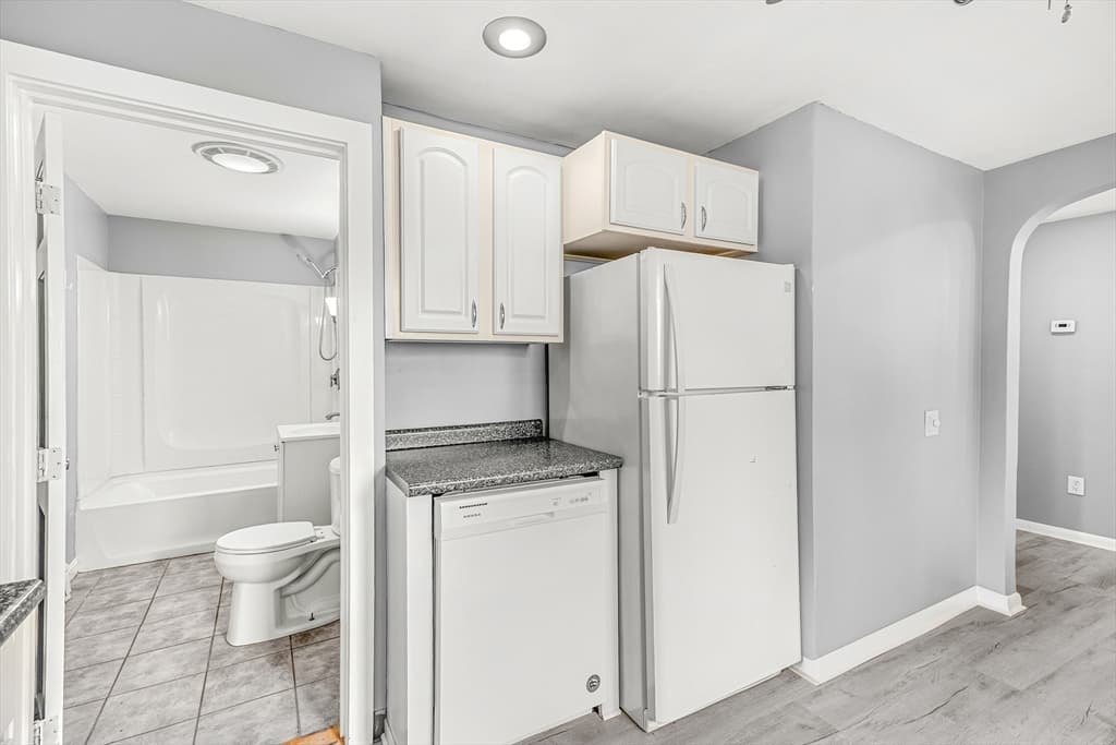 298 Collette St, New Bedford MA 02746 photo 6