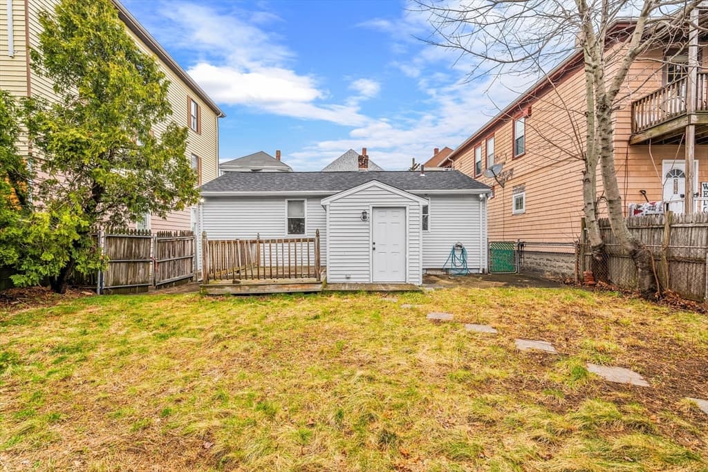298 Collette St, New Bedford MA 02746 photo 22