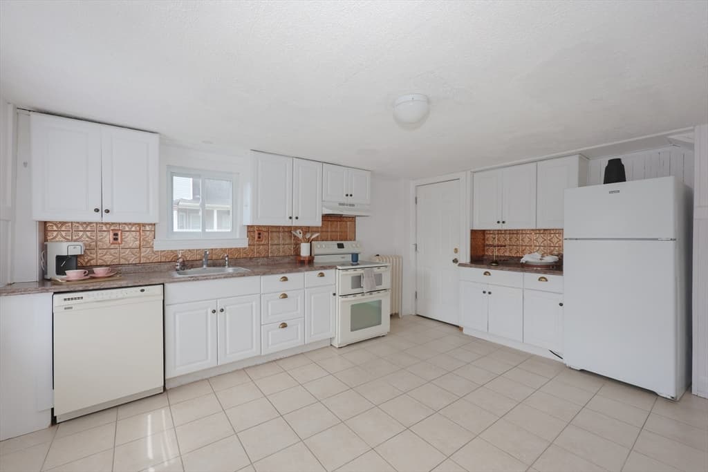 Multi Family at 59 Lancaster St, Leominster MA 01453, Leominster, photo 12 of 38
