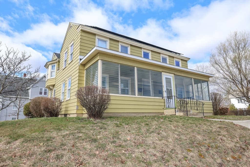59 Lancaster St, Leominster MA 01453
