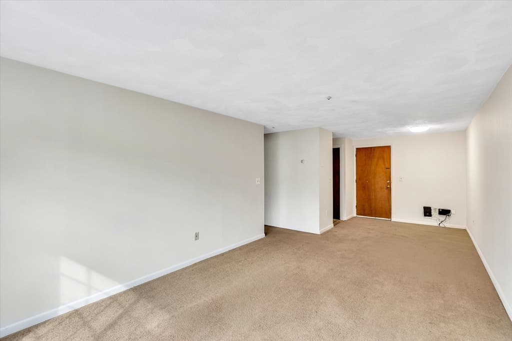 Condominium at 119 Grove St # 216, Rockland MA 02370, Rockland, photo 6 of 11