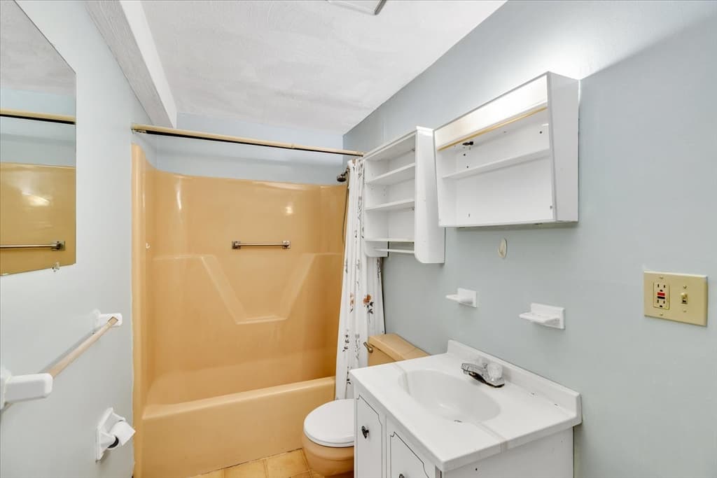 Condominium at 119 Grove St # 216, Rockland MA 02370, Rockland, photo 9 of 11
