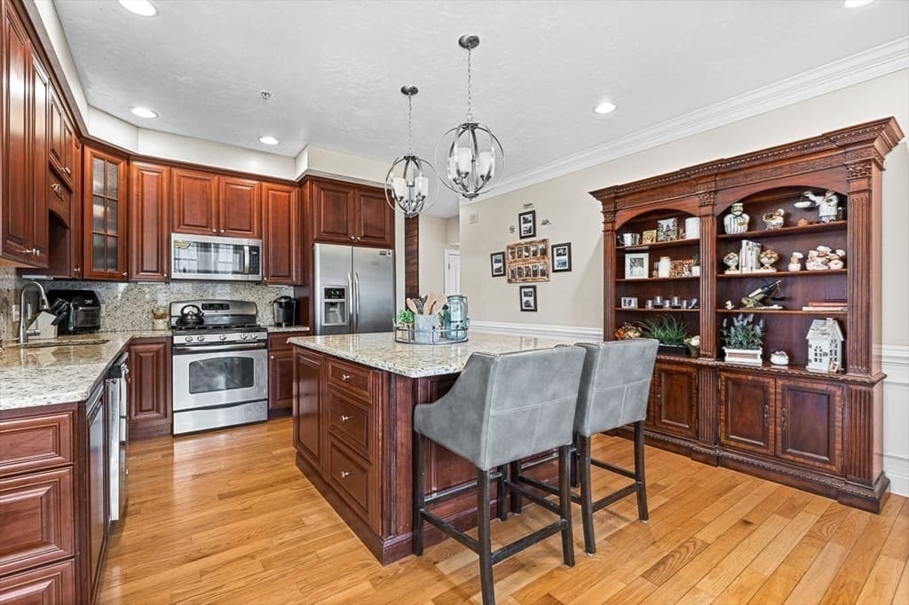 Condominium at 10 White Cedar Drive # 10, Middleton MA 01949, Middleton, photo 12 of 42