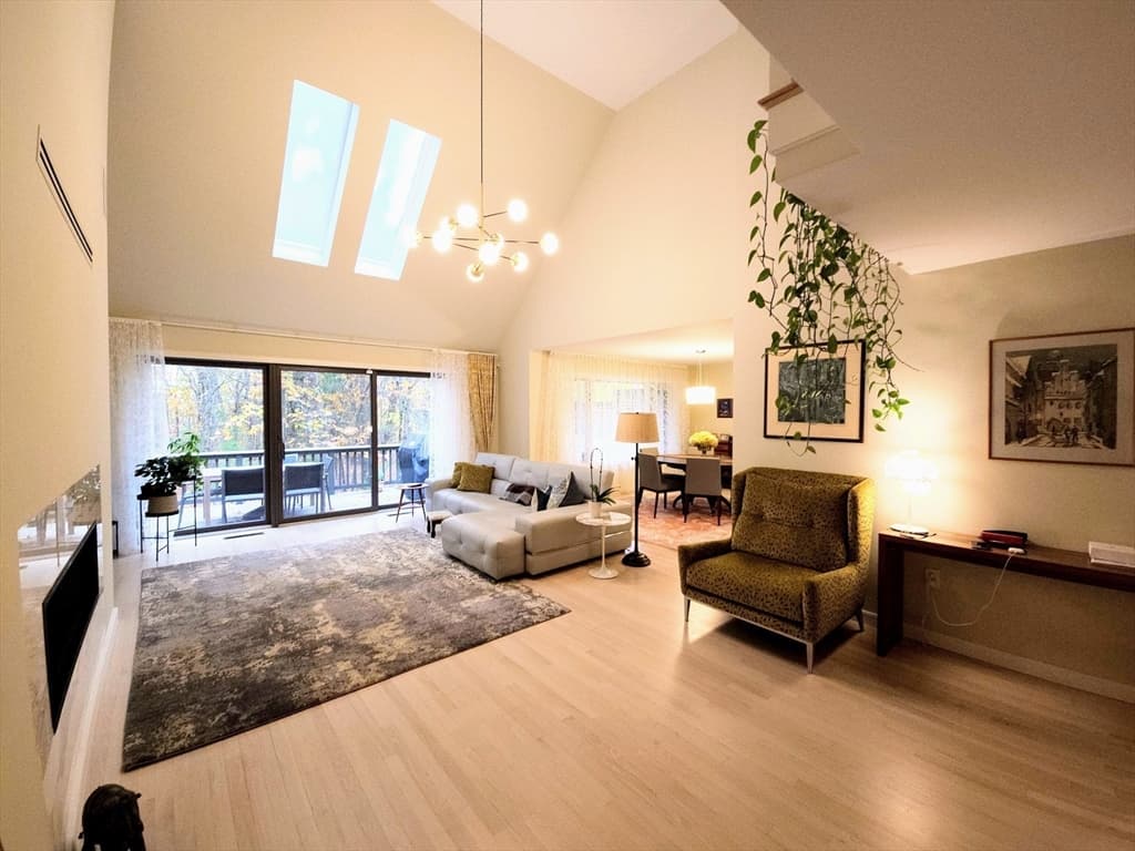 213 Nahanton St # 213, Newton MA 02459