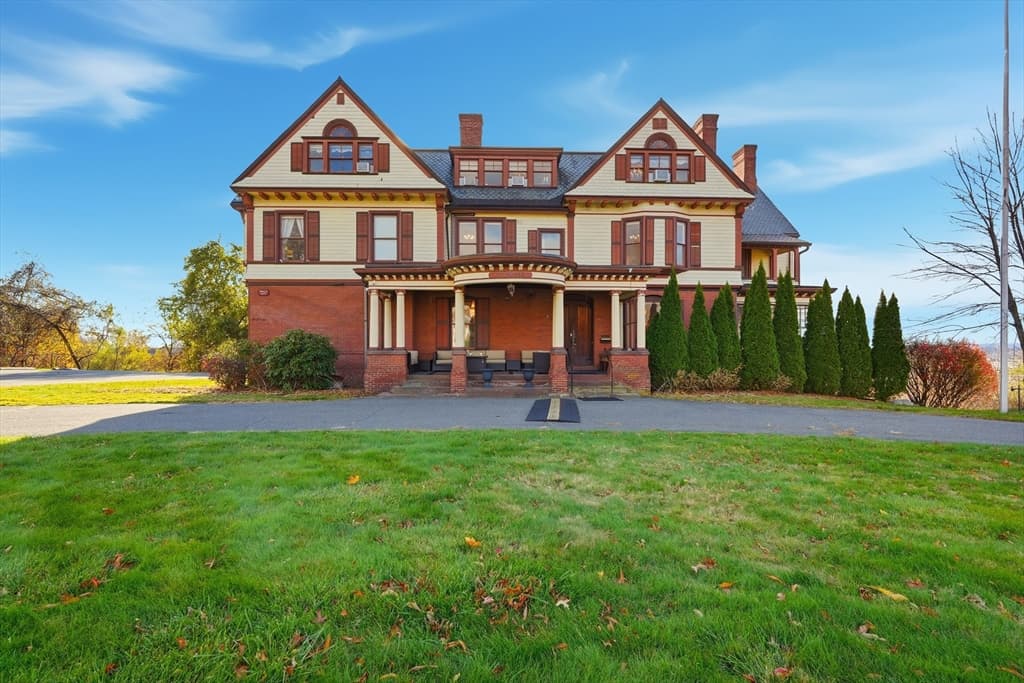 270 Maple St, Springfield MA 01105