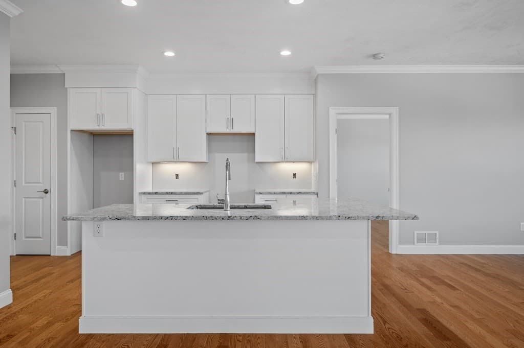Condominium at 164 Rolling Ridge Drive # 102, Northbridge MA 01588, photo 8 of 25