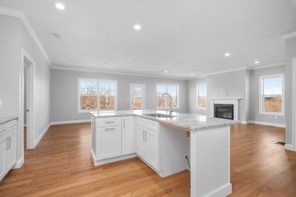 Condominium at 162 Rolling Ridge Drive # 103, Northbridge MA 01588, photo 11 of 25