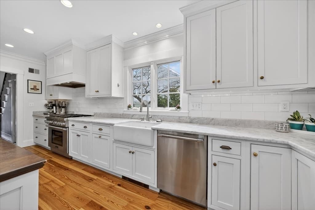 Single Family Residence at 33 Lincoln St, Hingham MA 02043, photo 7 of 40