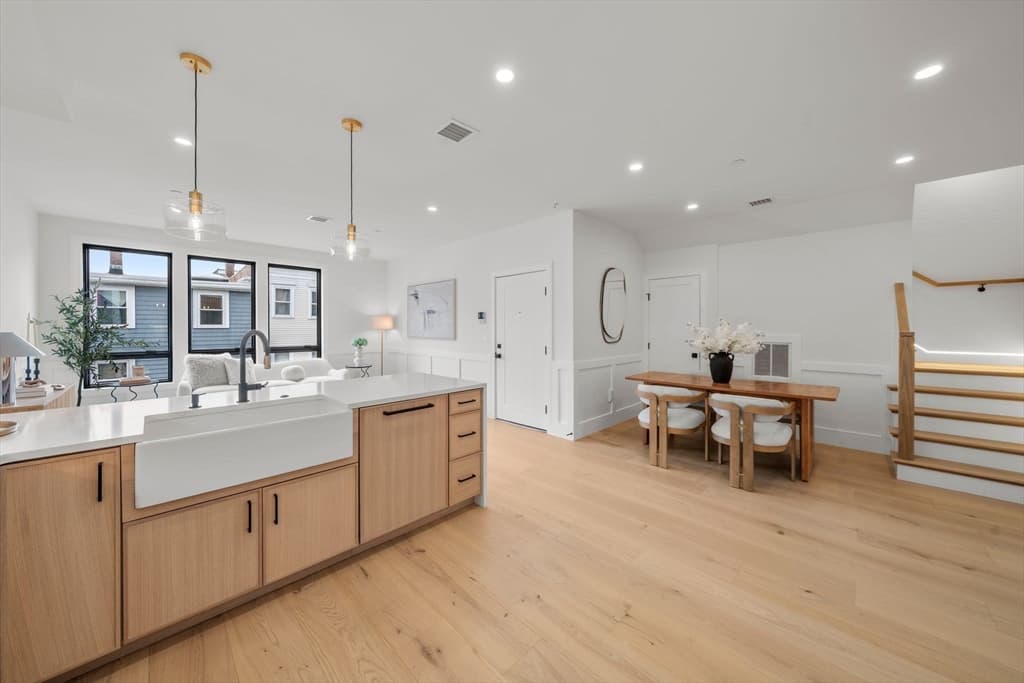 Condominium at 136 W Eighth St # 3, Boston MA 02127, Boston, photo 4 of 30