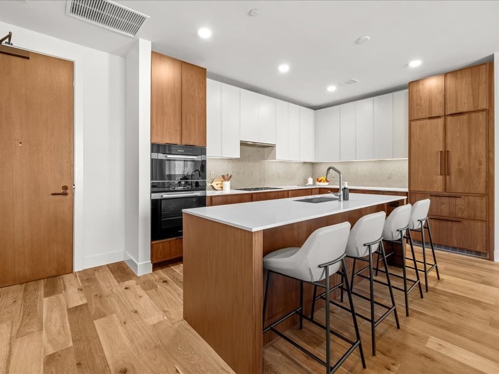 Condominium at 566 Columbus Ave # 506, Boston MA 02118, photo 8 of 37