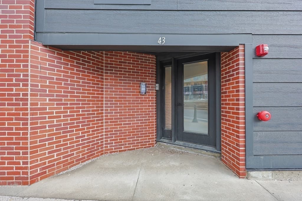 Condominium at 43 Stillman Street # 1, Boston MA 02113, photo 2 of 39