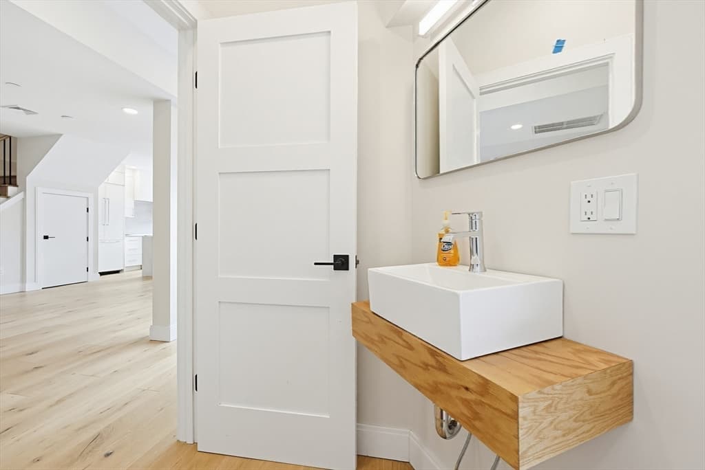 Condominium at 43 Stillman Street # 1, Boston MA 02113, photo 19 of 39