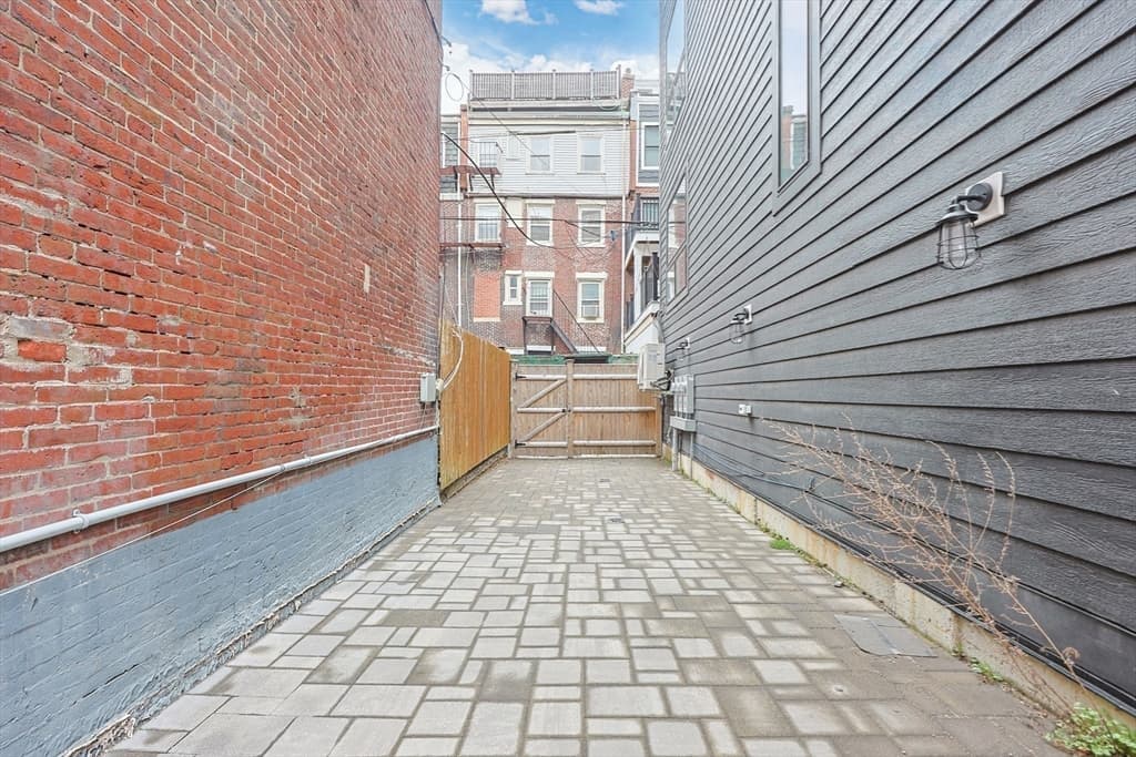 Condominium at 43 Stillman Street # 1, Boston MA 02113, photo 4 of 39