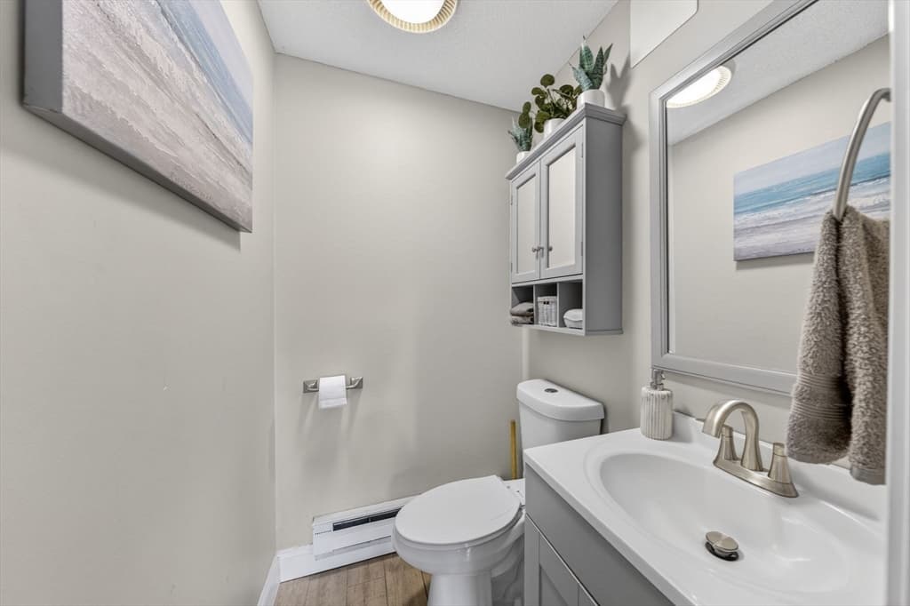 Single Family Residence at 22 Connecticut Ave, Middletown RI 02842, photo 13 of 37