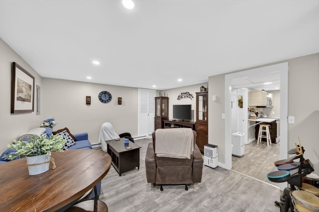 Single Family Residence at 22 Connecticut Ave, Middletown RI 02842, photo 22 of 37