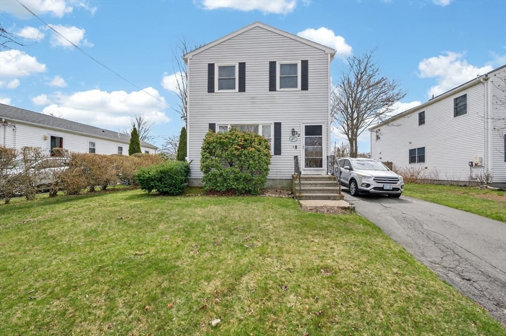 22 Connecticut Ave, Middletown RI 02842