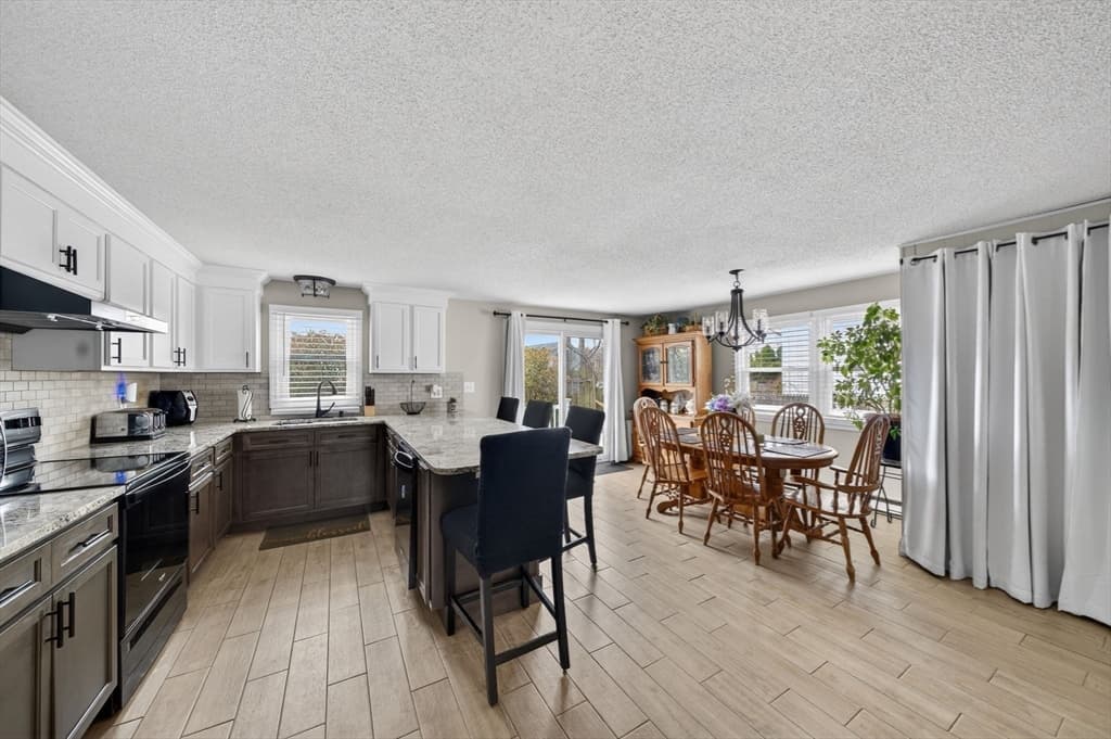 Single Family Residence at 22 Connecticut Ave, Middletown RI 02842, photo 5 of 37