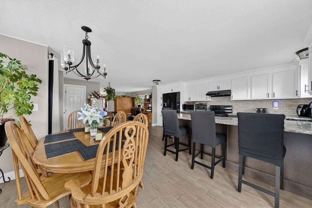 Single Family Residence at 22 Connecticut Ave, Middletown RI 02842, photo 11 of 37
