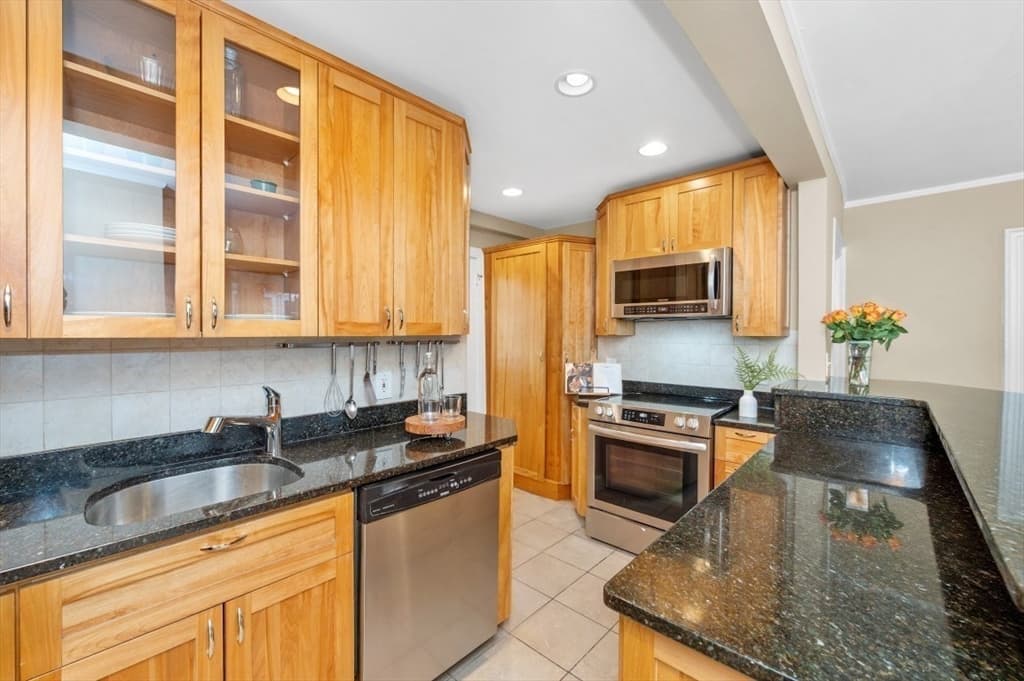 Condominium at 29 Sacramento St # 2, Cambridge MA 02138, Cambridge, photo 8 of 18