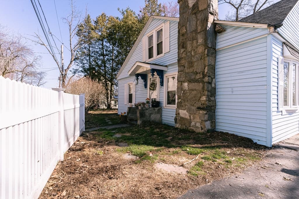 Single Family Residence at 2 Natural History Dr., Worcester MA 01605, photo 22 of 25