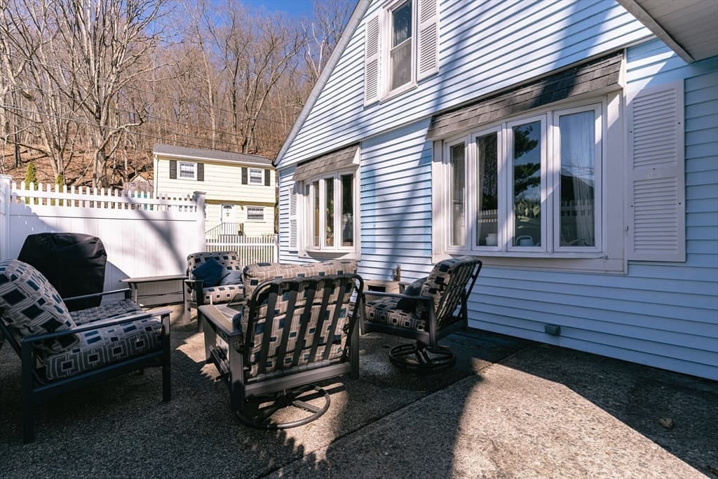 Single Family Residence at 2 Natural History Dr., Worcester MA 01605, photo 5 of 25