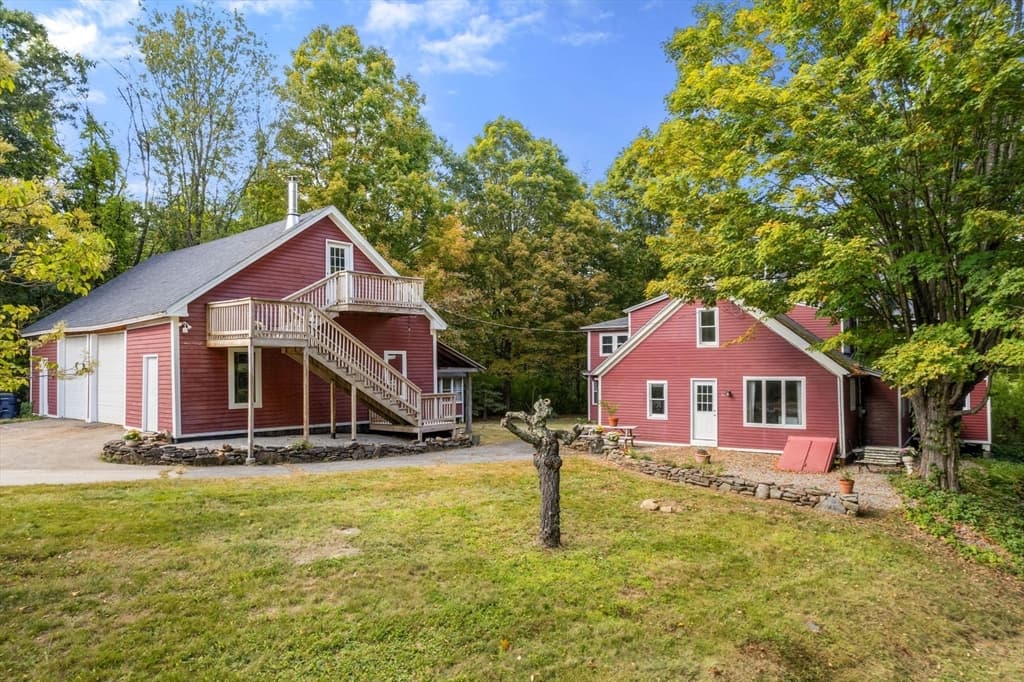 Single Family Residence at 16 Summit Ave, Sturbridge MA 01518, photo 2 of 37