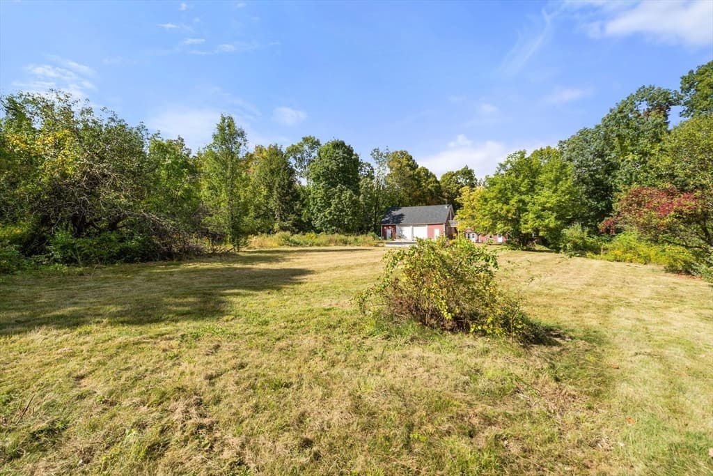 Single Family Residence at 16 Summit Ave, Sturbridge MA 01518, photo 7 of 37