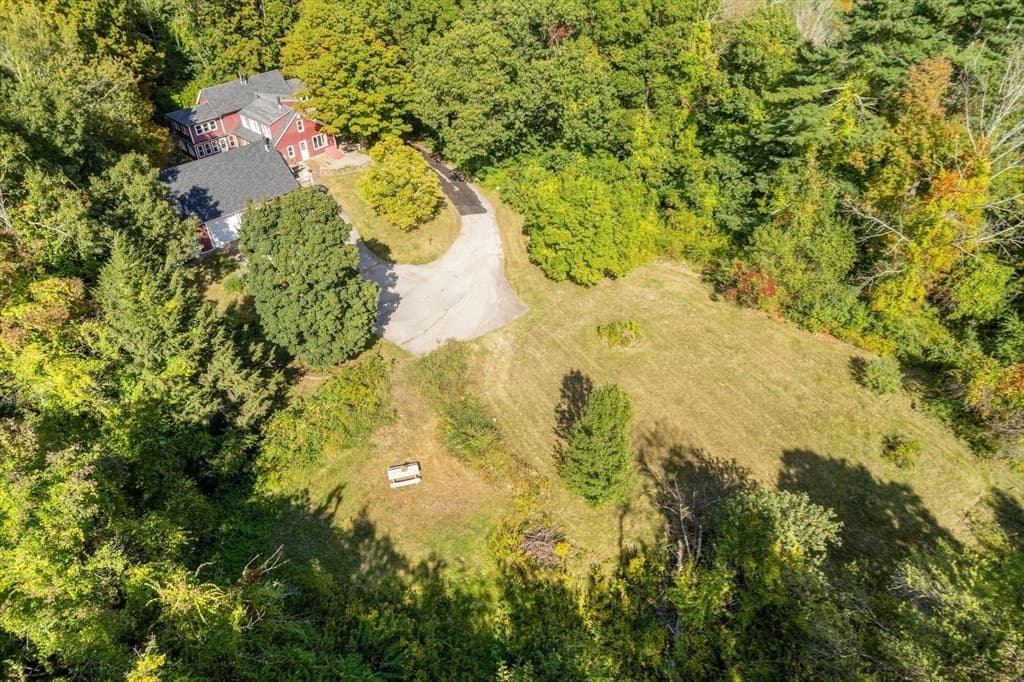 16 Summit Ave, Sturbridge MA 01518