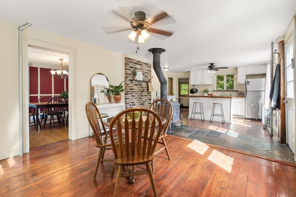 Single Family Residence at 16 Summit Ave, Sturbridge MA 01518, photo 10 of 37