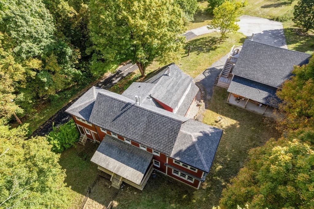 Single Family Residence at 16 Summit Ave, Sturbridge MA 01518, photo 8 of 37