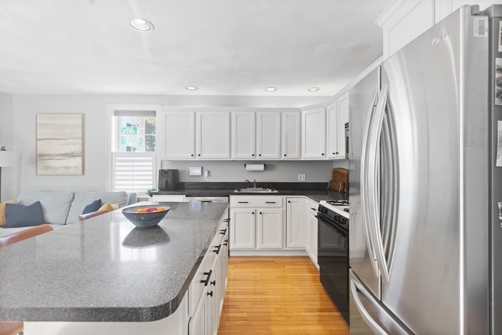 Condominium at 194 E St # 1, Boston MA 02127, Boston, photo 2 of 10