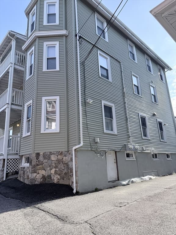3 Family - 3 Units Up/Down at 8 White Ave, Brookline MA 02467, Brookline, photo 5 of 40