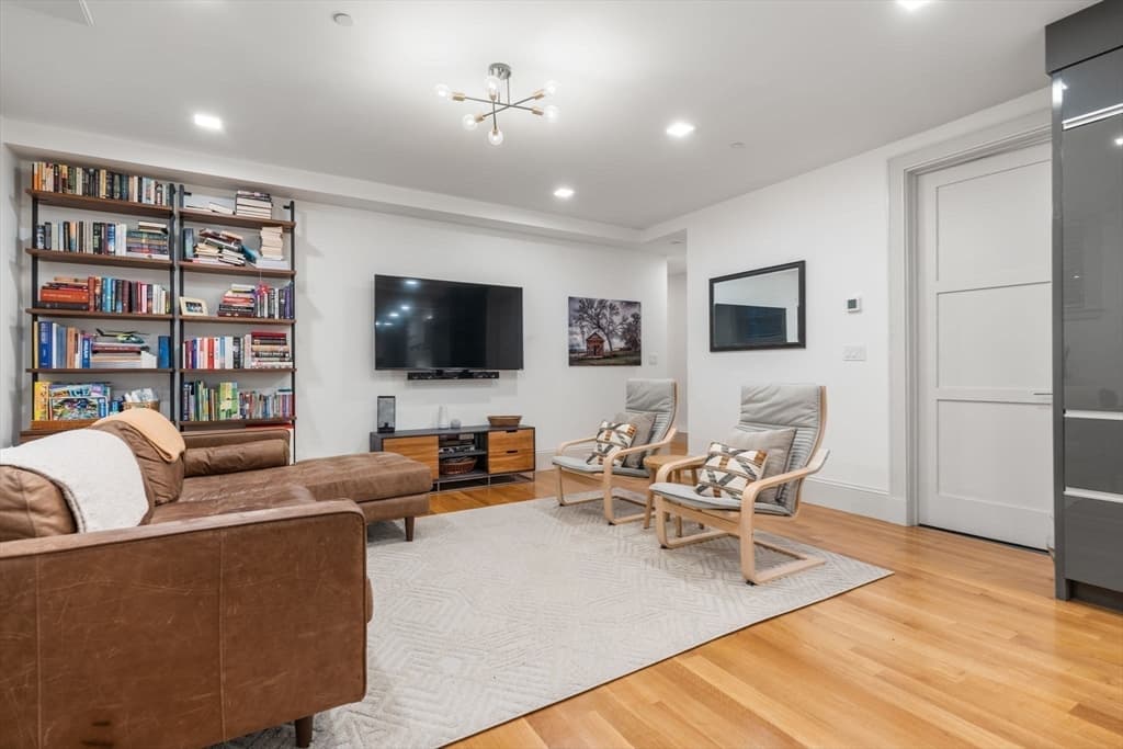 Condominium at 1762 Beacon St # 1, Brookline MA 02445, photo 6 of 17