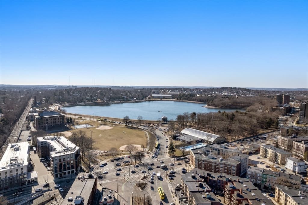 Condominium at 1762 Beacon St # 1, Brookline MA 02445, photo 15 of 17