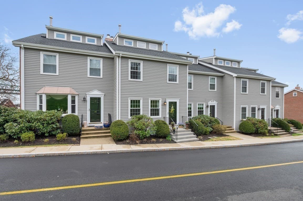 Condominium at 18 Breakwater Drive # 18, Chelsea MA 02150, Chelsea, photo 23 of 42