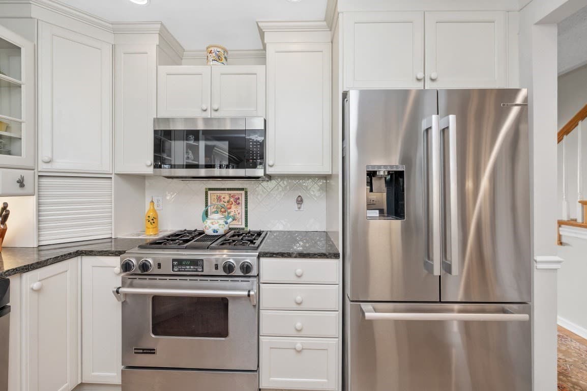Condominium at 18 Breakwater Drive # 18, Chelsea MA 02150, Chelsea, photo 6 of 42