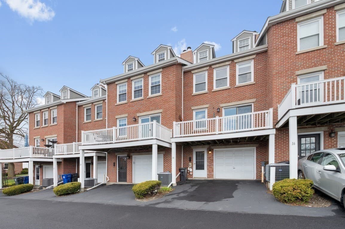 Condominium at 18 Breakwater Drive # 18, Chelsea MA 02150, Chelsea, photo 22 of 42