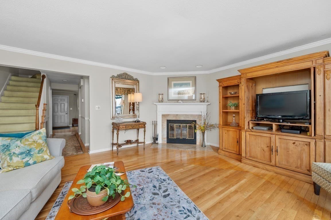 Condominium at 18 Breakwater Drive # 18, Chelsea MA 02150, Chelsea, photo 3 of 42