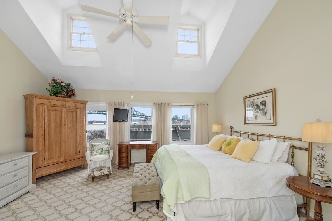 Condominium at 18 Breakwater Drive # 18, Chelsea MA 02150, Chelsea, photo 14 of 42