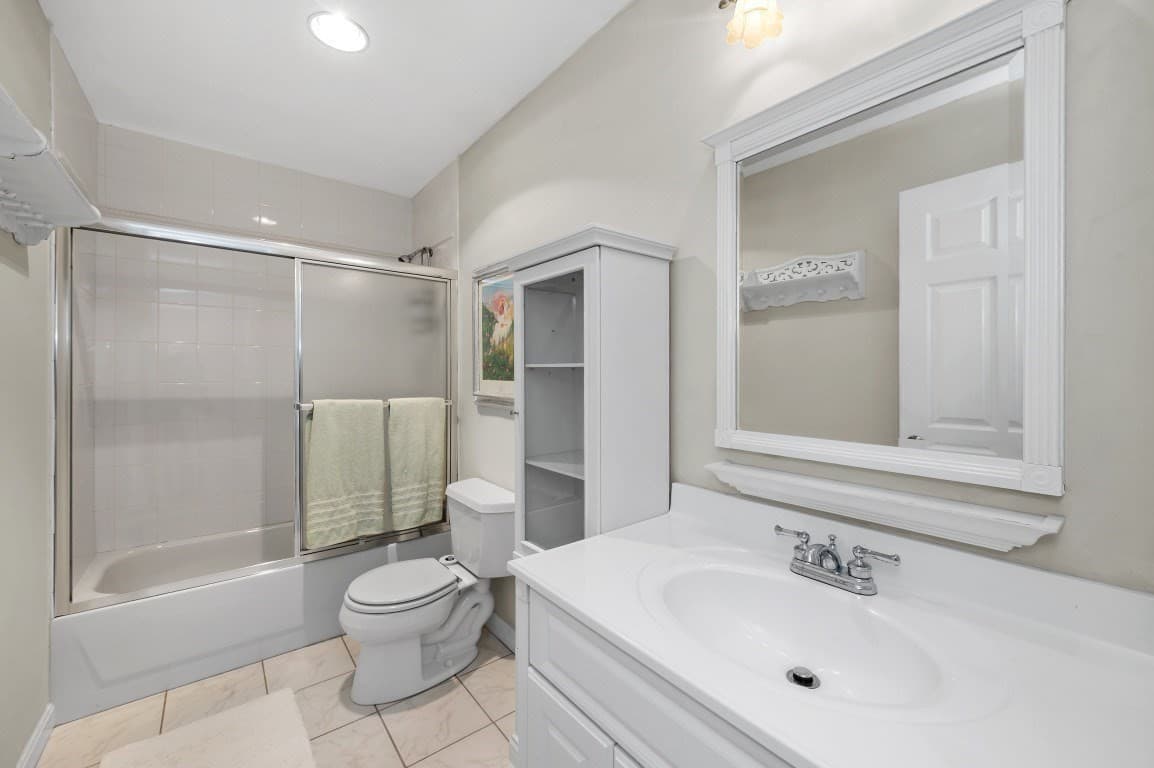 Condominium at 18 Breakwater Drive # 18, Chelsea MA 02150, Chelsea, photo 18 of 42