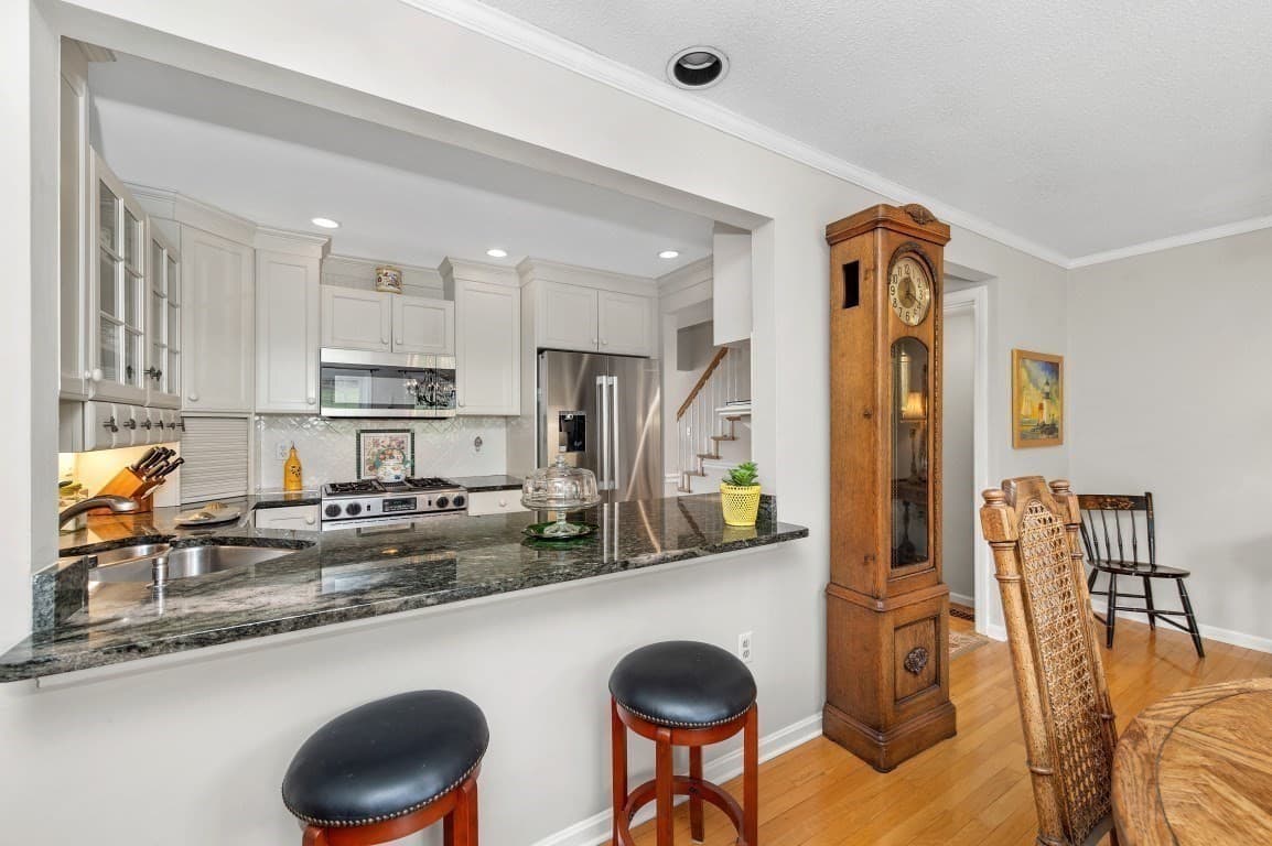 Condominium at 18 Breakwater Drive # 18, Chelsea MA 02150, Chelsea, photo 8 of 42