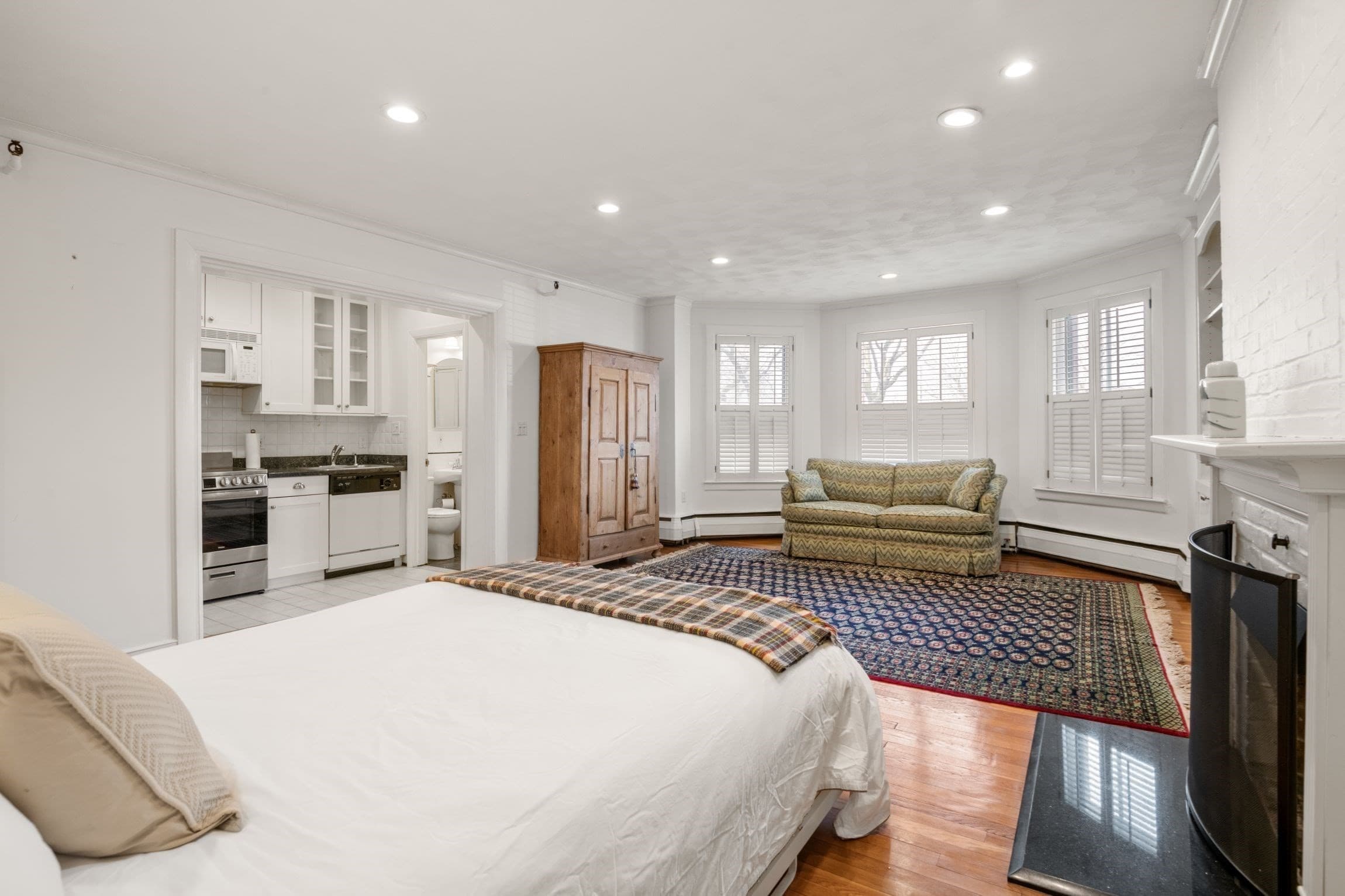 Condominium at 236 Beacon St # 1E, Boston MA 02116, photo 2 of 33